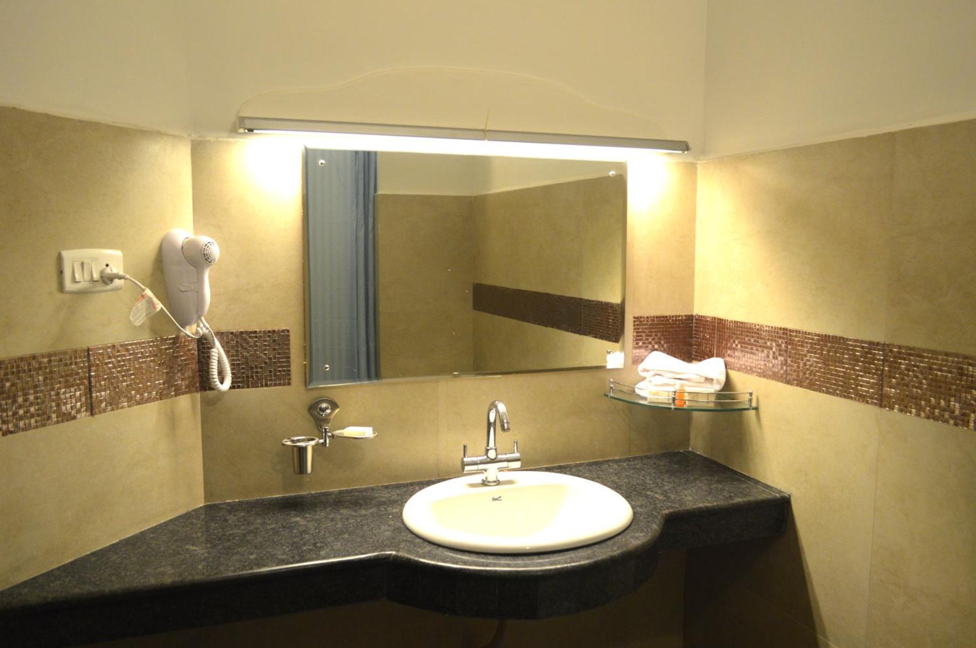Hotel Aida Kottayam Eksteriør bilde